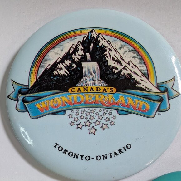 CANADA'S WONDERLAND BUTTON LOT OF 3 PINBACKS TORONTO CANADA VINTAGE FLINTSTONES - Picture 3 of 9